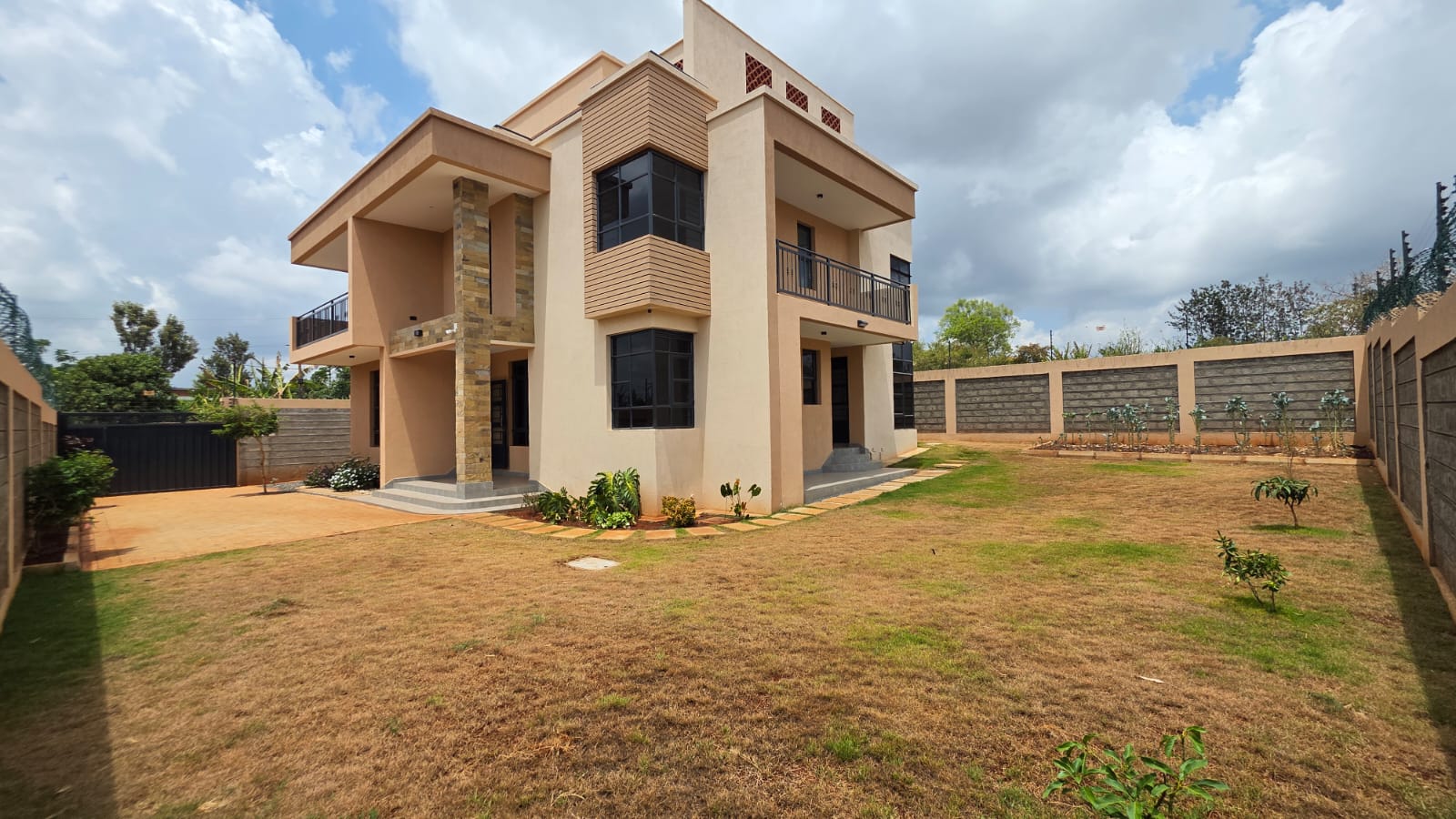 Elegant 4 Bedroom Maisonette + DSQ in Ruiru | KSh 26M