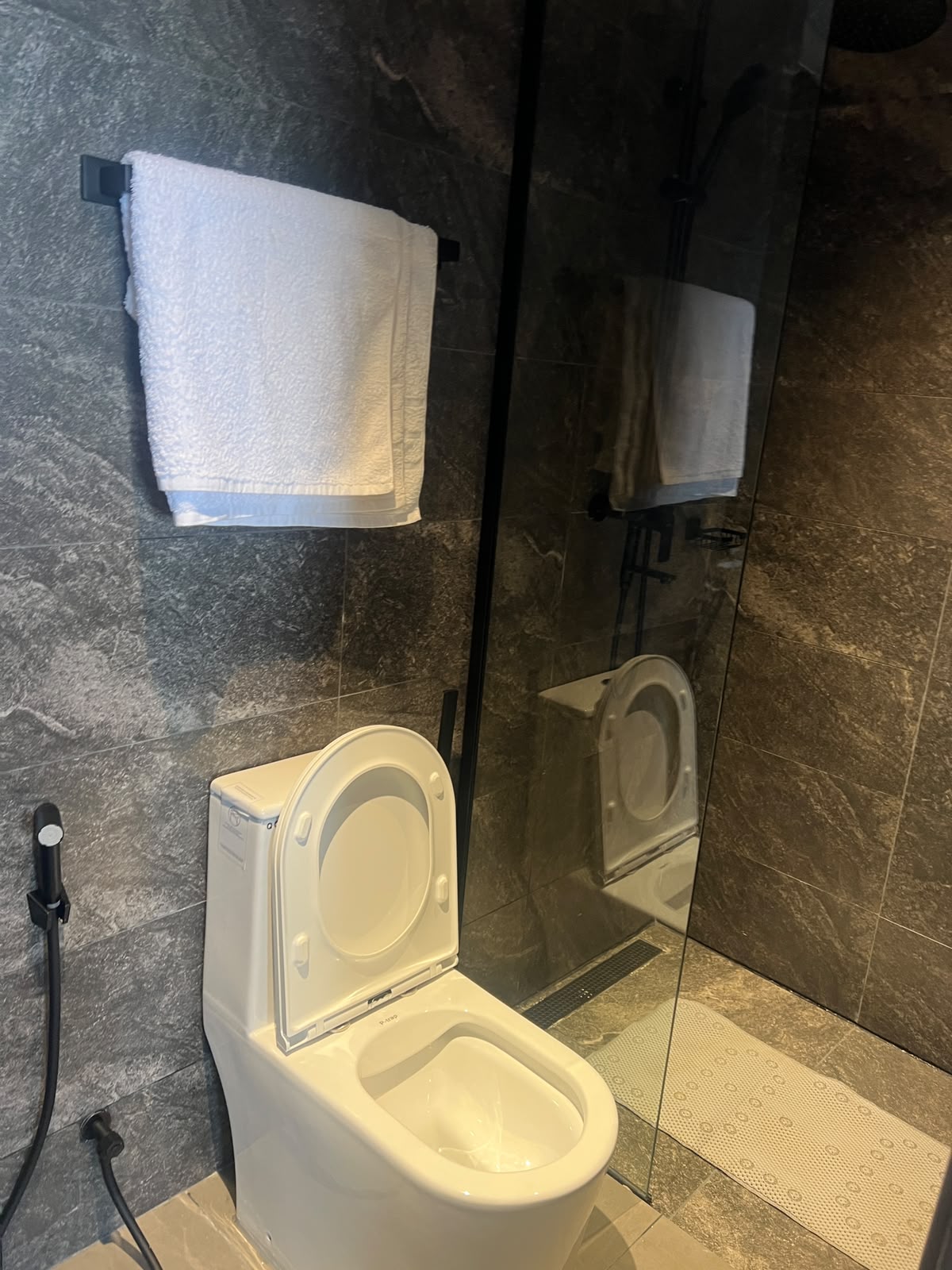 Upperhill Furnished Studio Units for Sale 