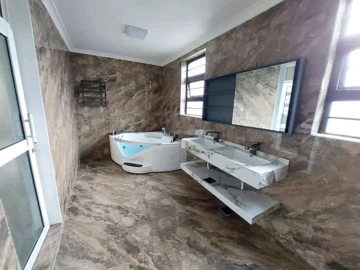 6 Bedroom Villa For Sale in Daykio Bustani, Ruiru + Swimming Pool