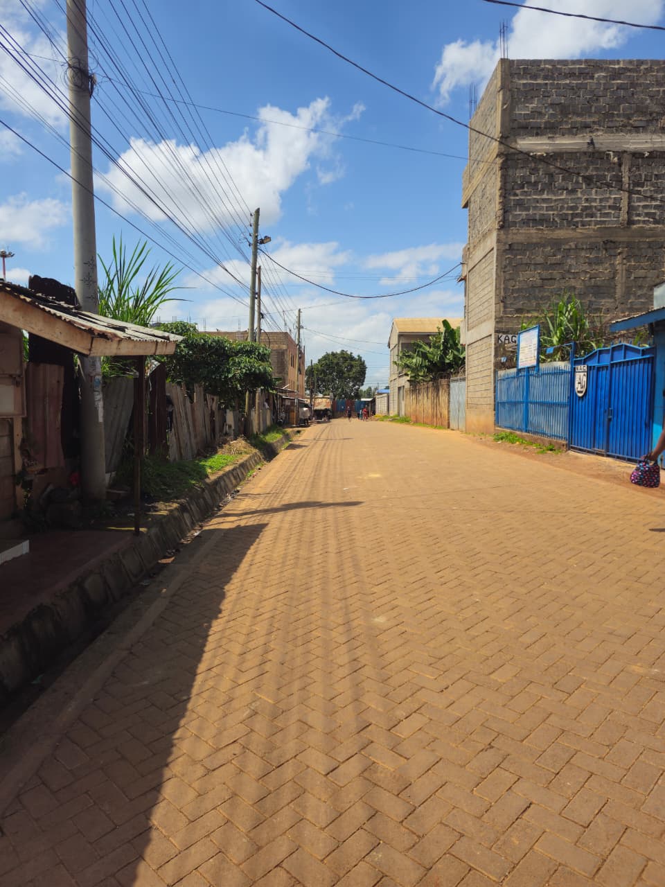 a 40ft by 80 ft commercial plot, suitable for apartment building